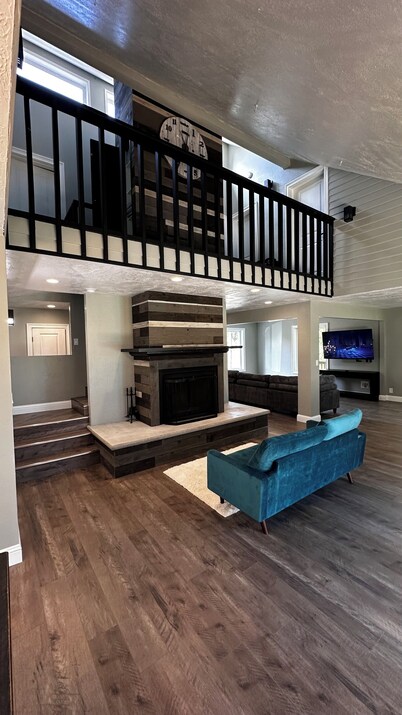 Ranch Road Retreat 3 bd 2.5 bath Sleeps 6 Beautiful views.