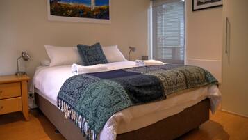 4 bedrooms, travel cot, WiFi