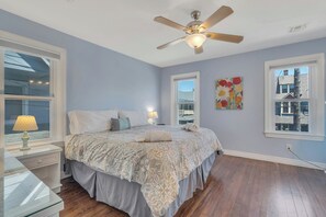 5 bedrooms, WiFi, bed sheets - 20 Grover's Ocean, spacious 5 bedroom home with central AC, 1 block to beach! (Neptune Township)