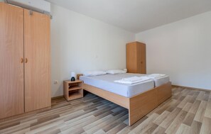 3 chambres, lit parapluie, Wi-Fi gratuit, draps fournis