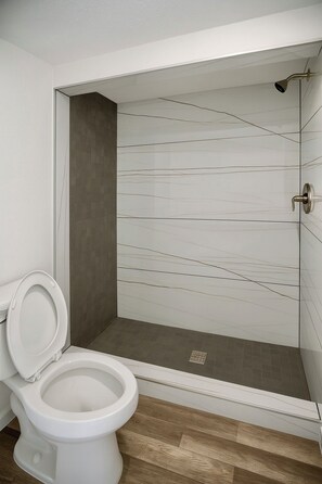 Towels, soap, shampoo, toilet paper - Studio 6 Suites Belton, TX (Belton)