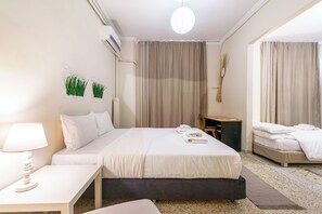 1 bedroom, iron/ironing board, WiFi, bed sheets - Zacharitsa APT at Acropolis up 4 guests (Athina)