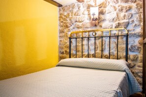 8 quartos, ferros/tábuas de passar roupa, Wi-Fi de cortesia