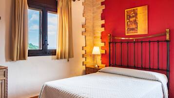 8 chambres, fer et planche à repasser, Wi-Fi gratuit, draps fournis