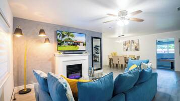 Smart TV, fireplace