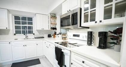 Charming 3BR Miami Home with Stylish Lounge, Coffee Bar & Peaceful Vibes