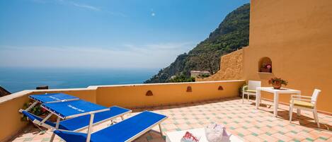 屋外ダイニングエリア