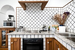 Fridge, microwave, oven, stovetop