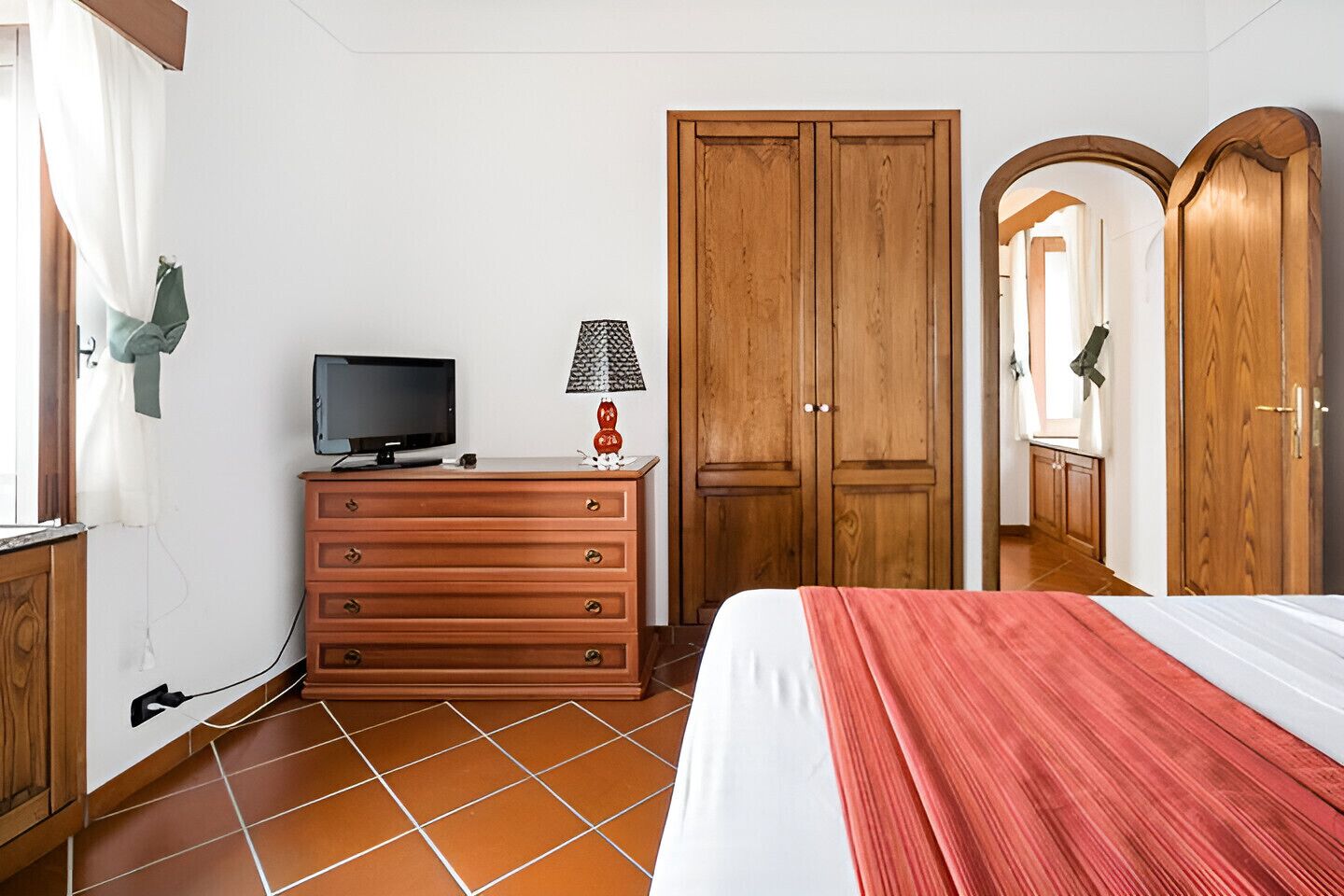 1 soverom, strykejern/-brett, wi-fi (inkludert) og sengetøy