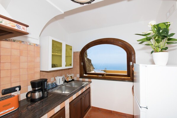Fridge, microwave, oven, stovetop - Estate4home - Chiesa Nuova Grande (Positano)