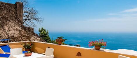 屋外ダイニングエリア