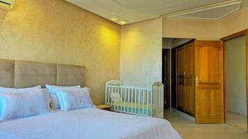 3 bedrooms, iron/ironing board, WiFi, bed sheets