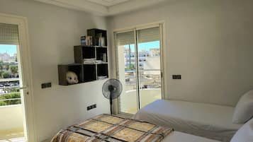 3 bedrooms, iron/ironing board, WiFi, bed sheets
