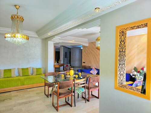 Spacious family friendly 3 bedroom apartment near the train station