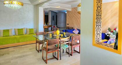 Spacious family friendly 3 bedroom apartment near the train station