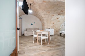 Interior - Apartment 'Casa Sardella, Nel Centro Storico' with Wi-Fi and Air Conditioning (Monopoli)