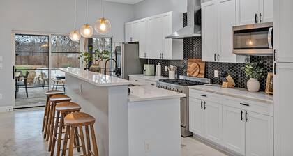 Luxe Stay Near Duke &DT - Rooftop/Firepit/Games