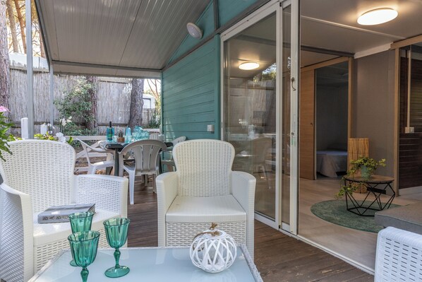Classic Cabin | Terrace/patio - Glamping immerso nel verde (Piombino)