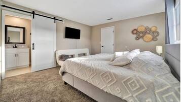 Exclusive Townhome | 3 bedrooms, iron/ironing board, free WiFi