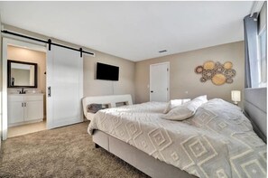 Exclusive Townhome | Iron/ironing board, free WiFi