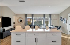 Interior detail - Christal Largo (Largo)