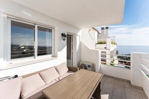 Property grounds - Studio Apartment 'Vista Bonita' with Sea View, Wi-Fi and Air Conditioning (Calahonda)