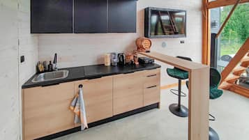 Fridge, oven, stovetop