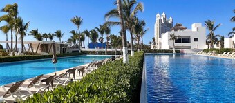 Península Spacious 3-bedroom apartment with WiFi, AC in charming Mazatlan