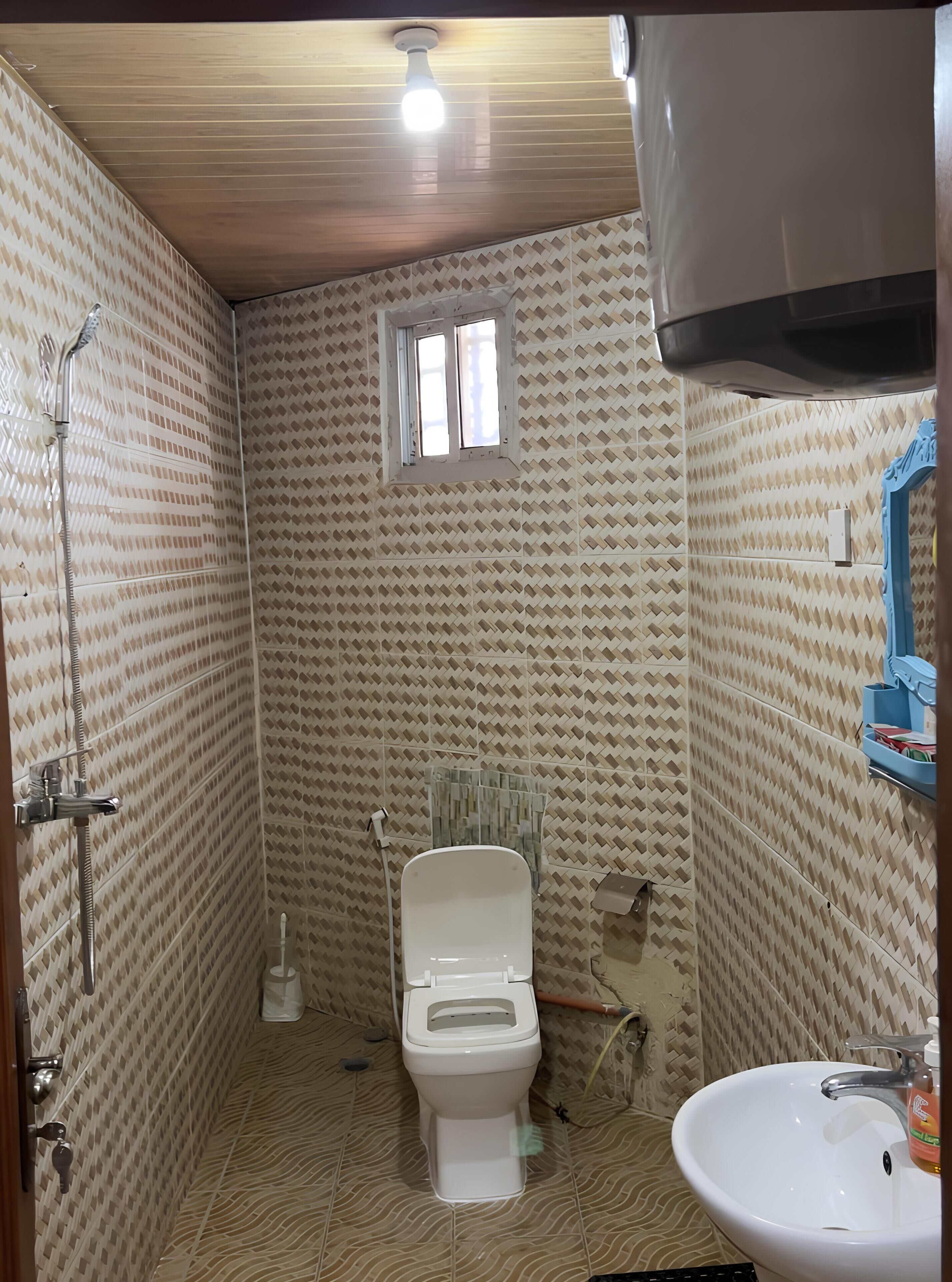 Shower, eco-friendly toiletries, bidet, towels