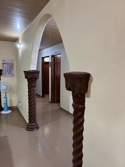 YOGI HOMESTAY!! NEAREST TO AIRPORT!! Spacious 7-bedroom apartment with WIFI AC