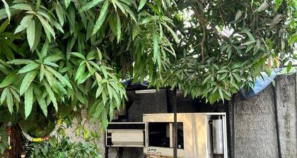 YOGI HOMESTAY!! NEAREST TO AIRPORT!! Spacious 7-bedroom apartment with WIFI AC