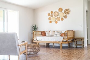 4 bedrooms, desk, iron/ironing board, travel crib - Joshua Tree-Spa Pool Firepit Sauna Game Room (Yucca Valley)