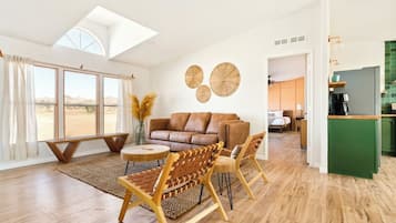 Smart-TV, Kamin, Arbeitsbereiche