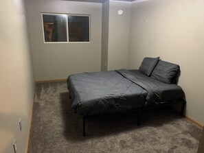 2 bedrooms, iron/ironing board, WiFi, bed sheets - 30 day rental apartment in Lake Delton area with AC, WiFi (Wisconsin Dells)