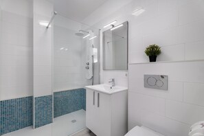Shower, towels - Vacation 'Vincelina' with Shared Pool, Private Terrace and Wi-Fi (Costa del Silencio)