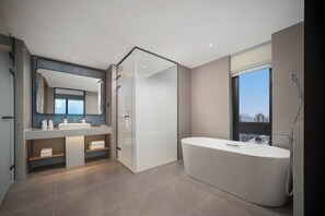 Suite, 1 Schlafzimmer | Badezimmer | Dusche, kostenlose Toilettenartikel, Haartrockner, Hausschuhe