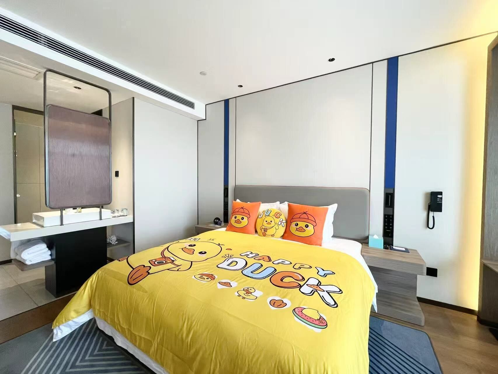 标准房, 1 张特大床 (Kids Theme) | 羽绒被、办公桌、遮光窗帘、隔音