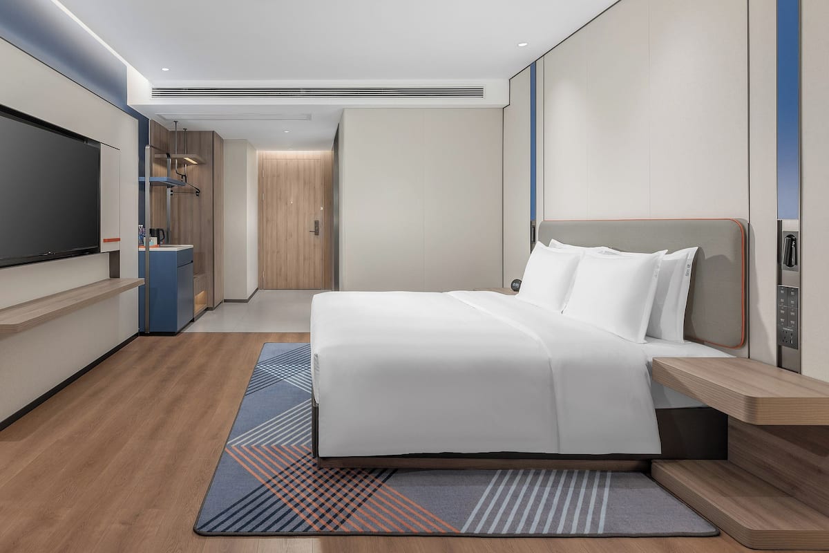 1 King Standard Extra Floor Space | Down comforters, desk, blackout drapes, soundproofing