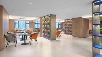 Café da manhã com buffet grátis todos os dias