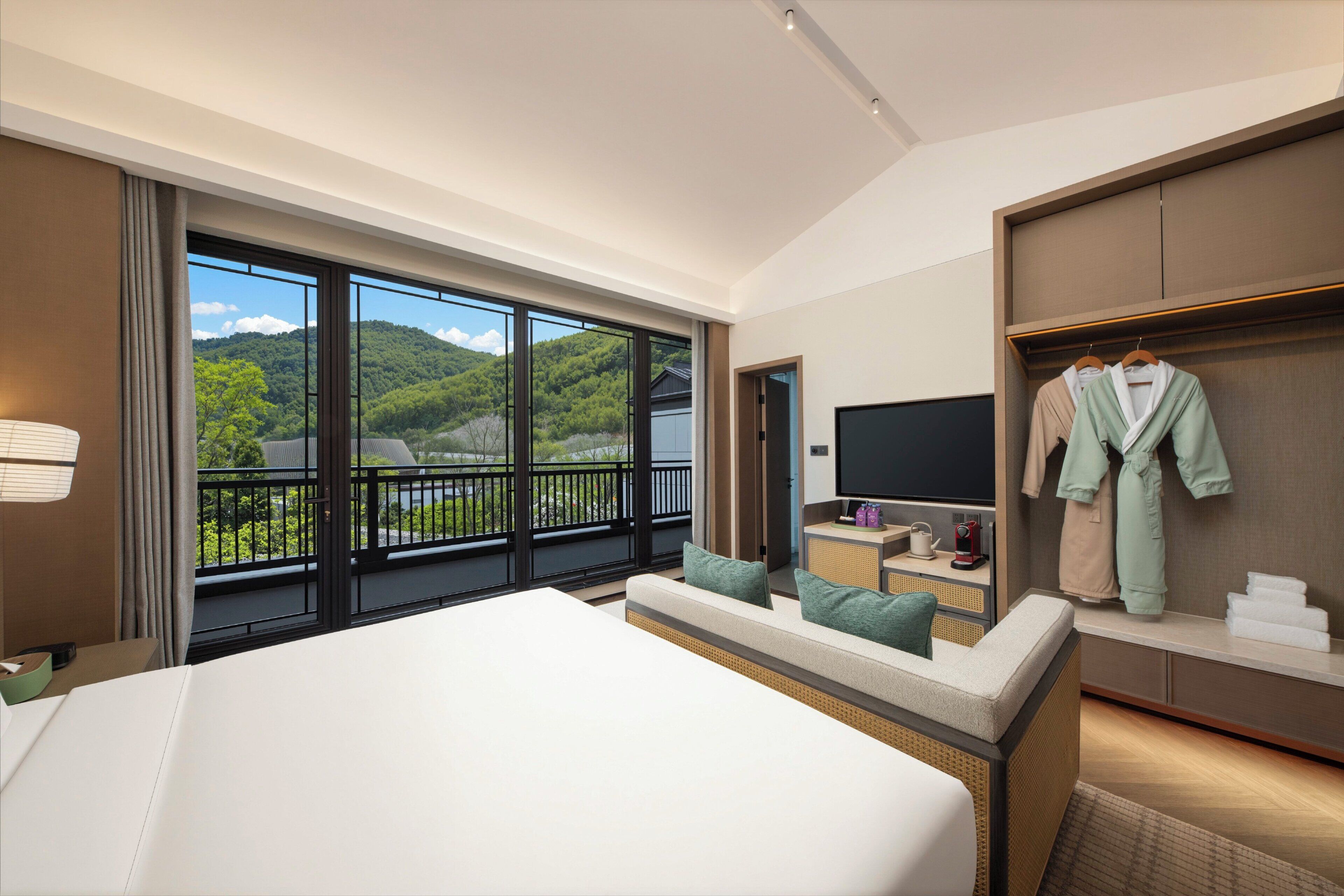 2 King 2 Twin 3 Bedroom Duplex Suite | 1 bedroom, down comforters, desk, laptop workspace