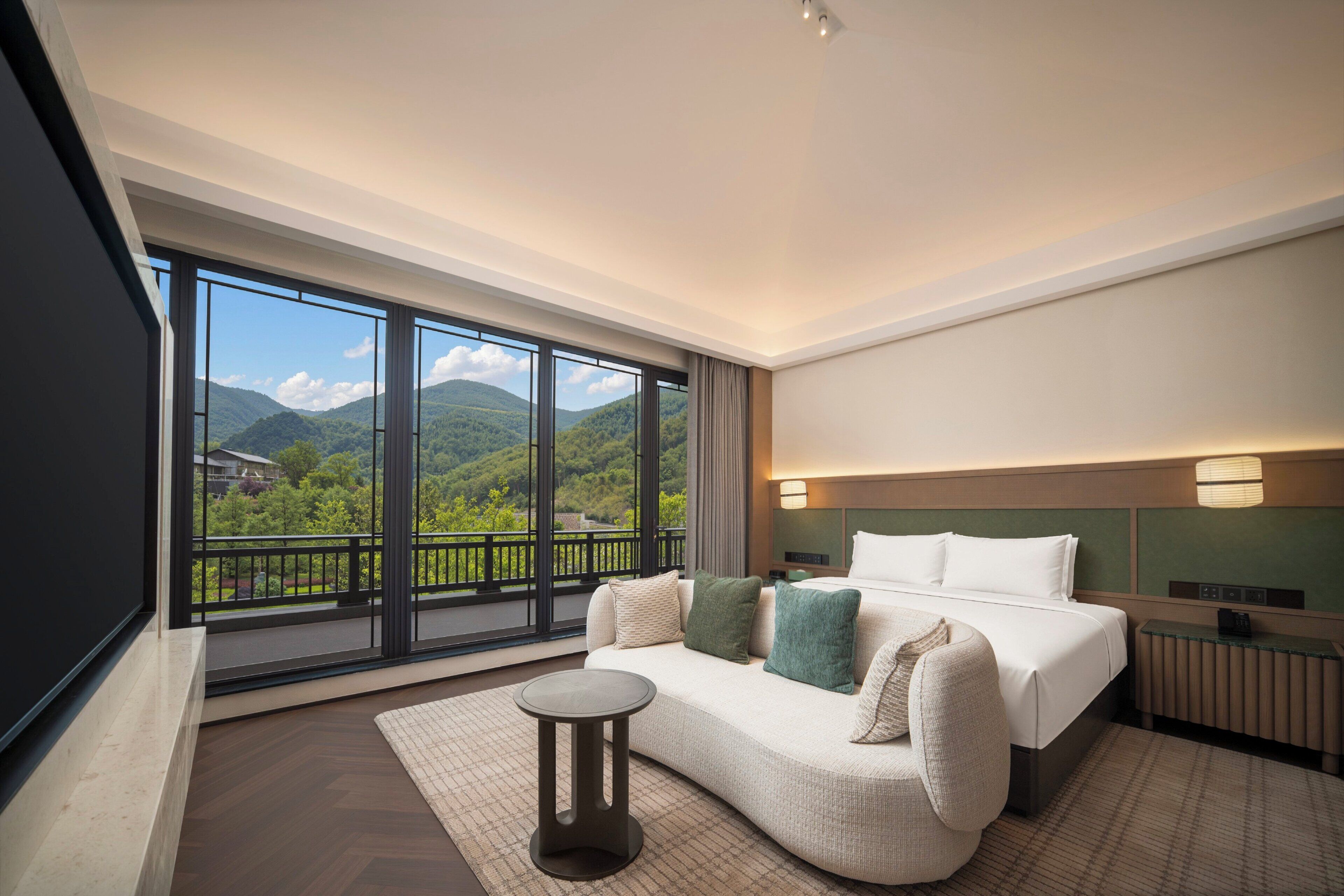 3 King 1 Twin 4 Bedroom Duplex Suite | 1 bedroom, down comforters, desk, laptop workspace