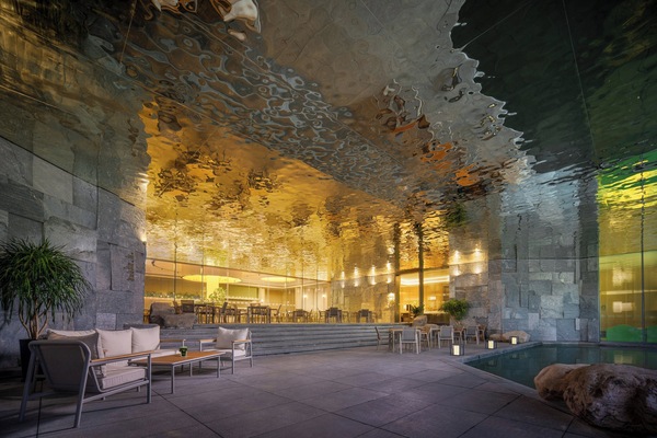 3 restaurants; breakfast, lunch, dinner, and brunch served