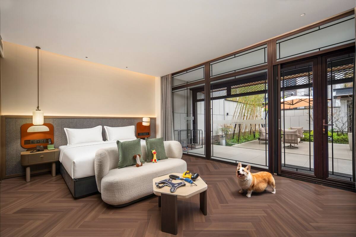 Duplex, 2 quartos (Suite, Pet Friendly) | 1 quarto, edredons de pluma, escrivaninha