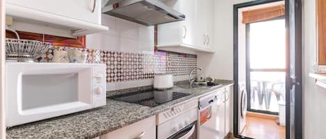 Fridge, oven, stovetop, dishwasher