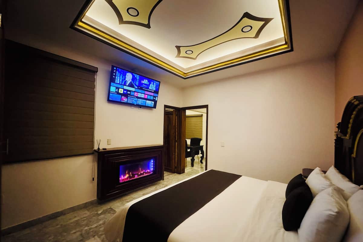 Luxury Suite | Premium bedding, down comforters, Select Comfort beds, in-room safe