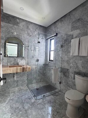 Deluxe Double Room, City View | Bathroom