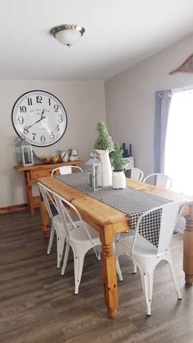 Charming 3-bedroom riverside cabin close to Grand Teton and Yellowstone