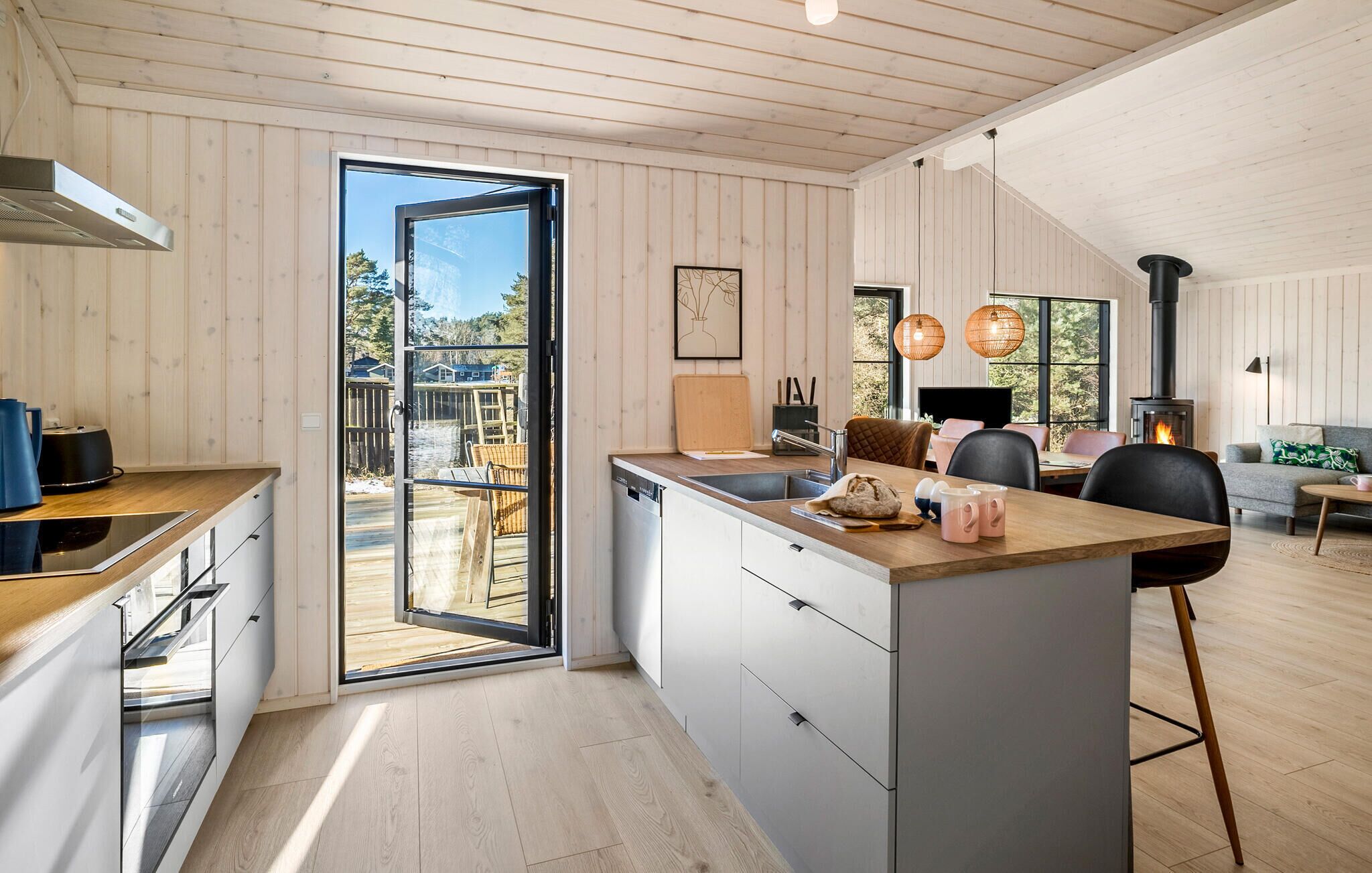 Fridge, stovetop, dishwasher, coffee/tea maker