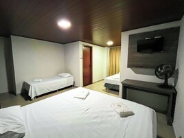 家庭房 | 办公桌、笔记本电脑工作区、免费 WiFi、床单