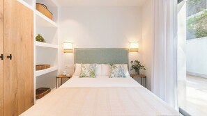 2 slaapkamers, een strijkplank/strijkijzer, reisbedje, wifi